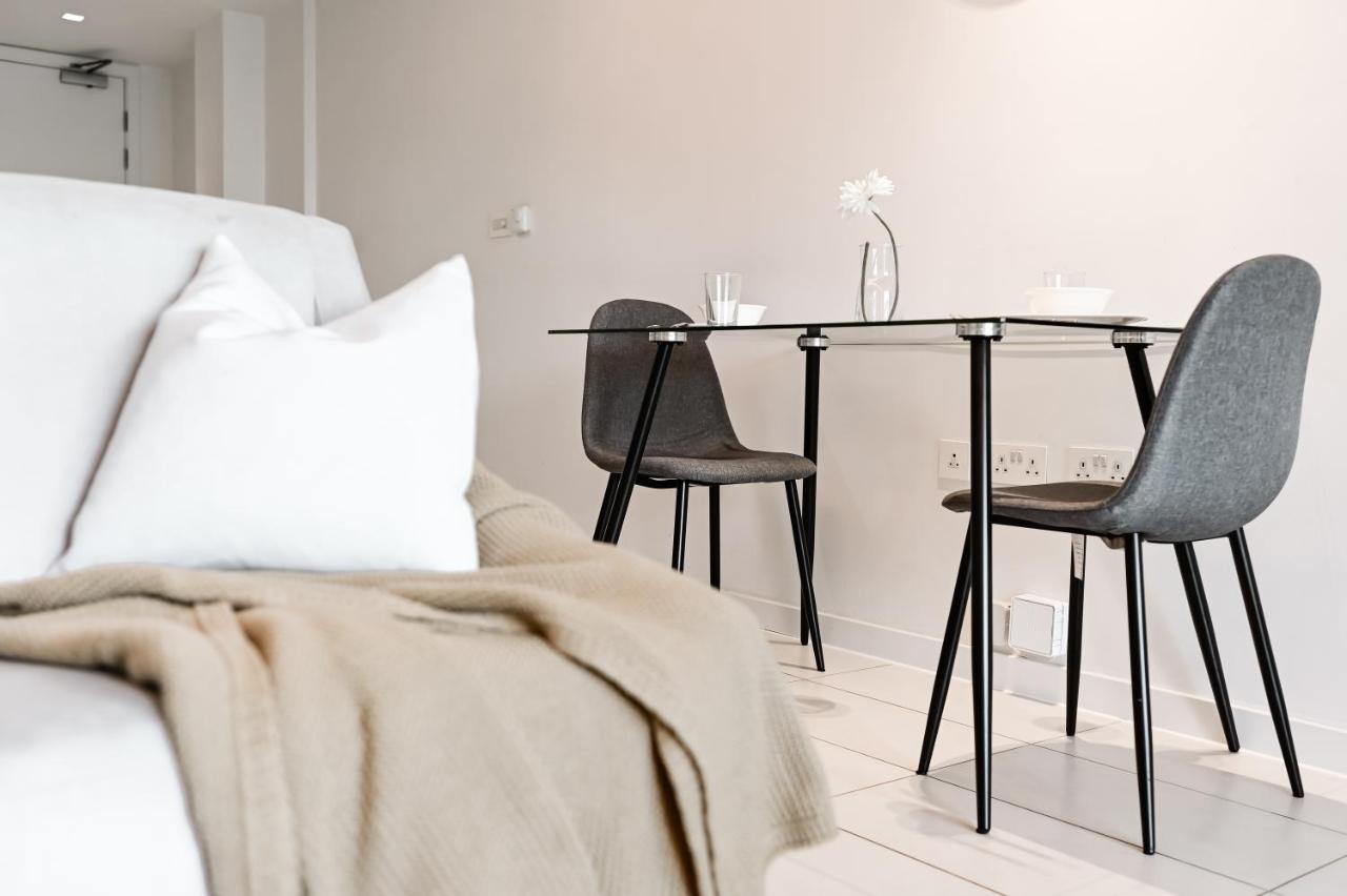 Khayat Homes - The Curve - One Bed ลอนดอน ภายนอก รูปภาพ